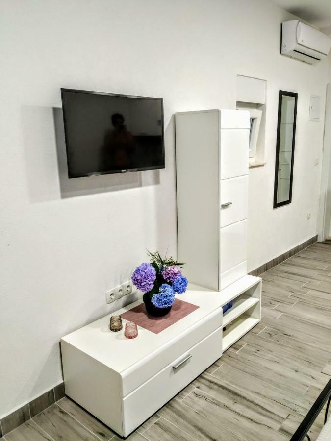 Studio Apartman Violeta II - 50M From The Beach Trogir Exterior foto
